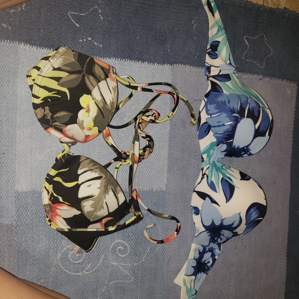 Hollister 32 b bathing suit tops